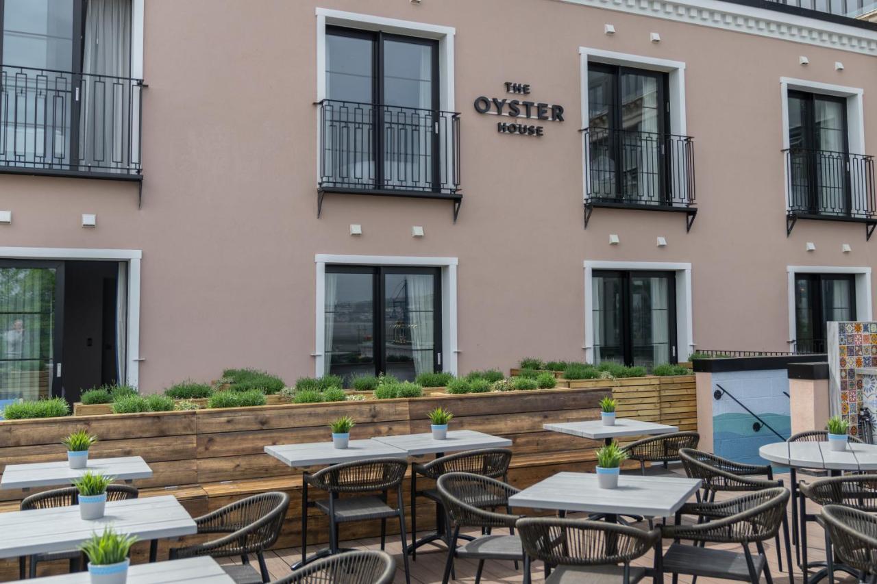 Oyster House Hotel Мъмбълс Екстериор снимка